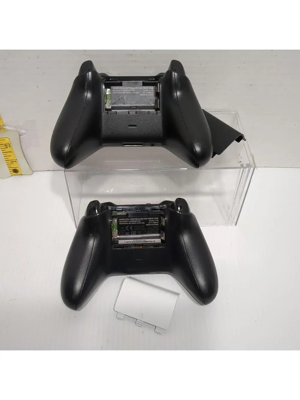 2 Broken Original Microsoft Xbox One Wireless Controllers Model 1708 Stick Drift
